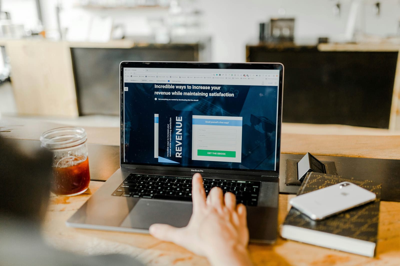 Conversion design combines UX, psychology and strategy. Learn how websites guide visitors towards becoming customers, and why good design directly affects revenue.